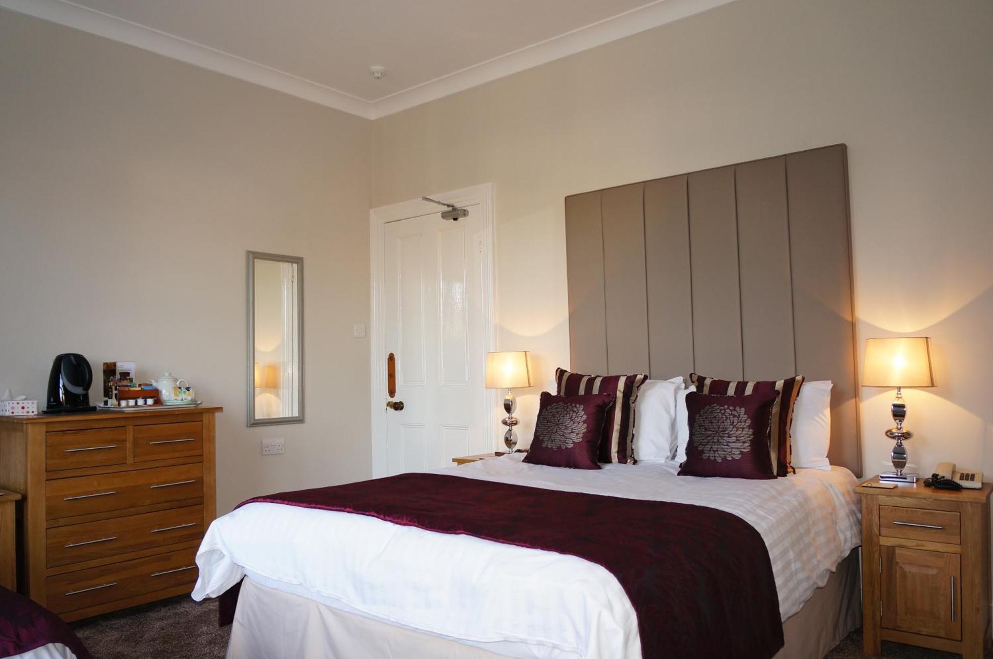 The Lawn Guest House Gatwick Horley Eksteriør billede